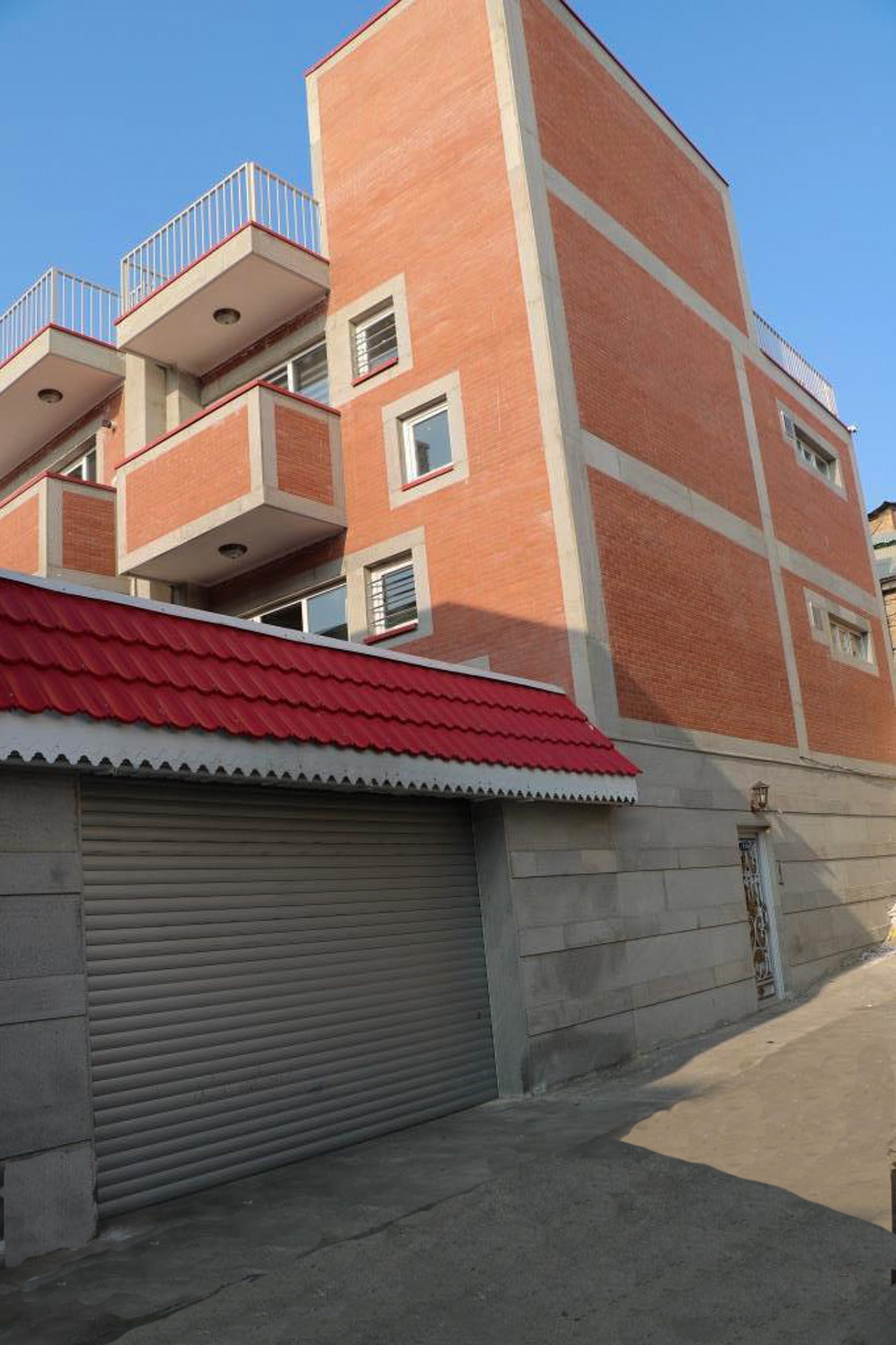 دفاتر و نمایندگی های شرکت ایمن گستران سرمایه